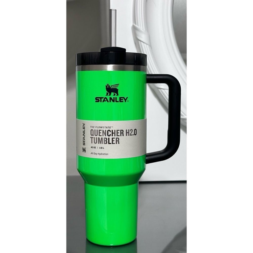 Stanley Quencher H2.0 FlowState‎ Tumbler 40oz, NEON GREEN
